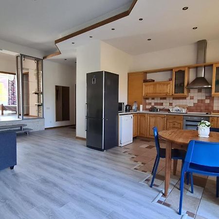 Spacious Condo 5 Min To Jurmala Beach Exterior photo